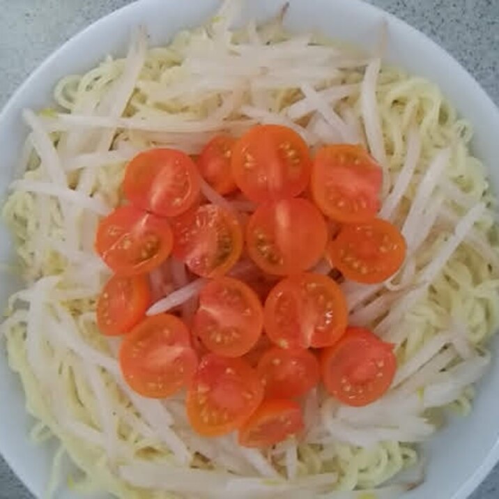 もやしとプチトマトの冷やし中華